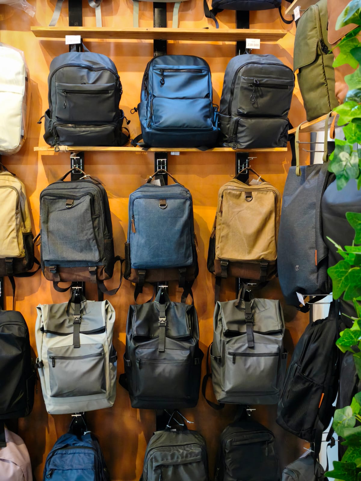 Koleksi tas ransel Debe Solo